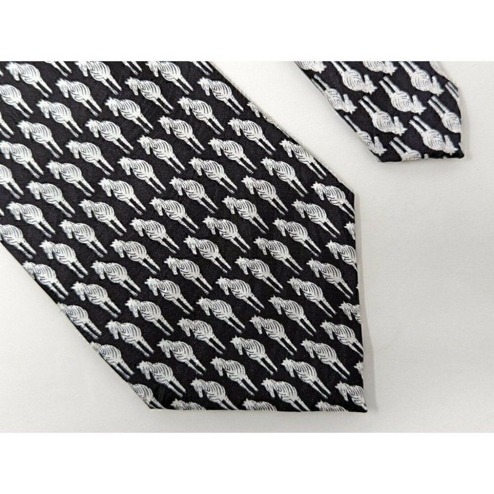 VINTAGE KEITH DANIELS SILK TIE BLACK WHITE ZEBRA ALLOVER PATTERN 4"